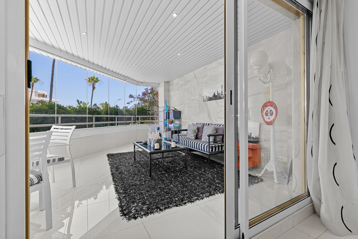 4 Bed Apartment for sale in Marbella Costa Del Sol, Málaga, Spain