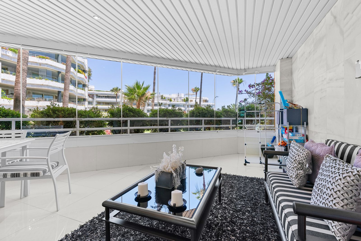 4 Bed Apartment for sale in Marbella Costa Del Sol, Málaga, Spain