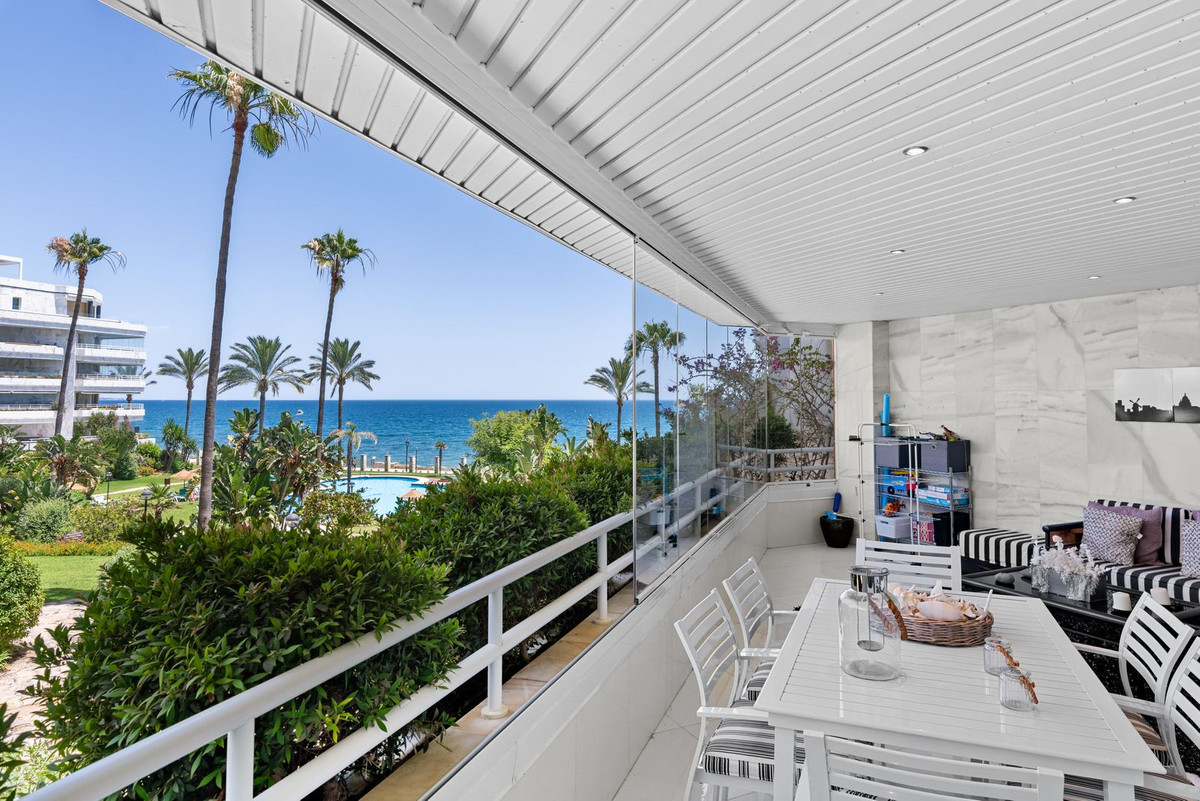 4 Bed Apartment for sale in Marbella Costa Del Sol, Málaga, Spain