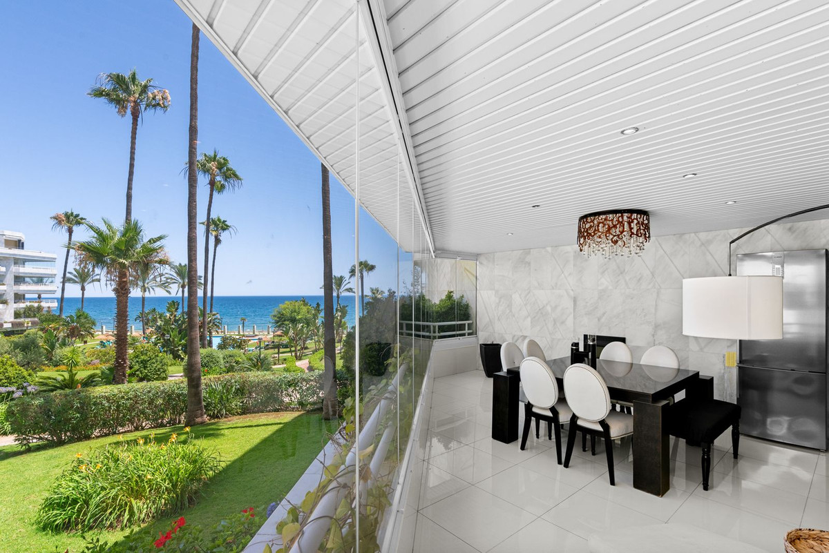 4 Bed Apartment for sale in Marbella Costa Del Sol, Málaga, Spain