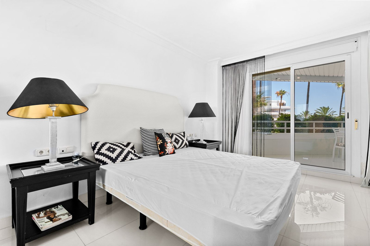 4 Bed Apartment for sale in Marbella Costa Del Sol, Málaga, Spain