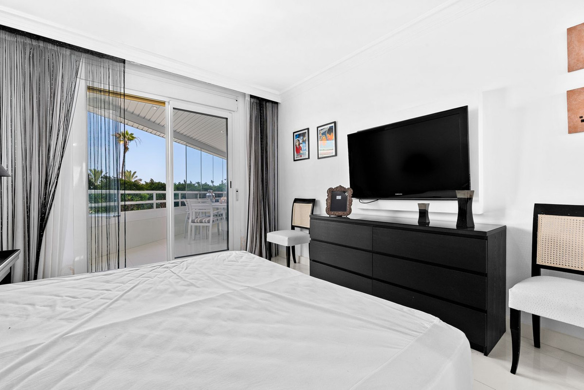 4 Bed Apartment for sale in Marbella Costa Del Sol, Málaga, Spain