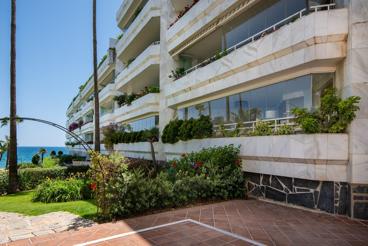 4 Bed Apartment for sale in Marbella Costa Del Sol, Málaga, Spain