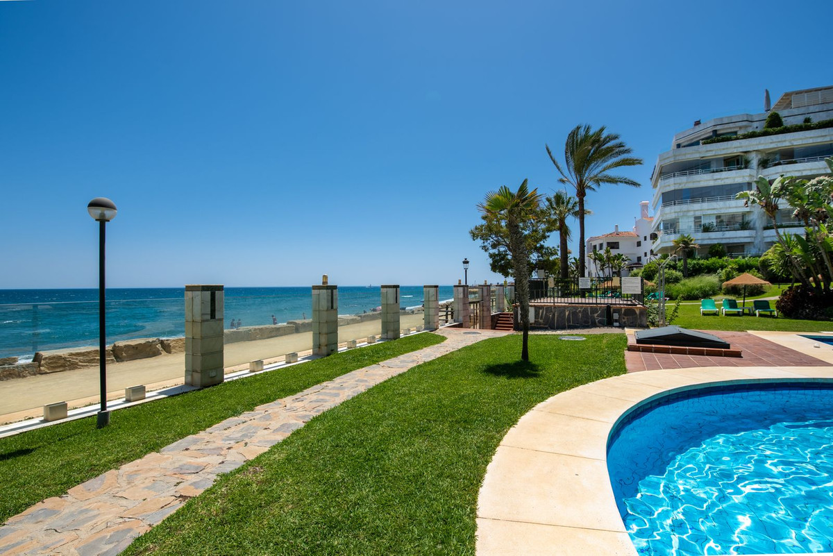 4 Bed Apartment for sale in Marbella Costa Del Sol, Málaga, Spain