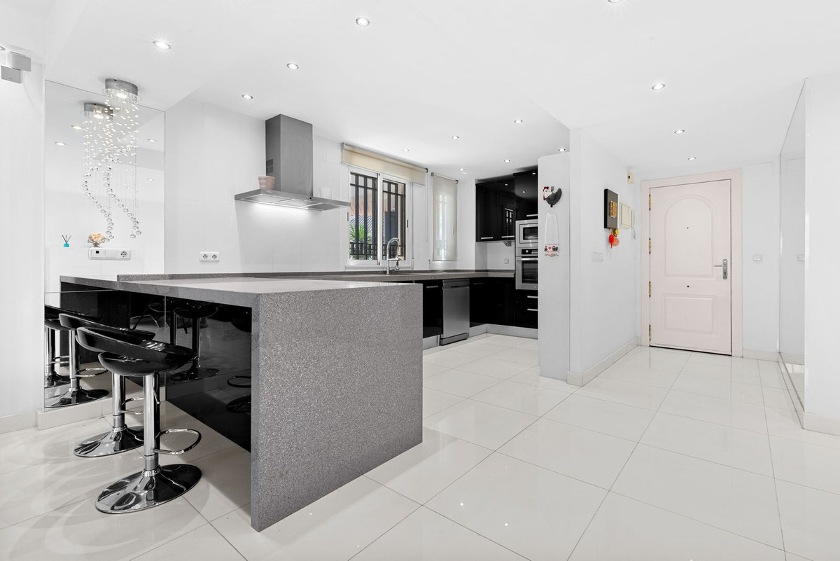 4 Bed Apartment for sale in Marbella Costa Del Sol, Málaga, Spain