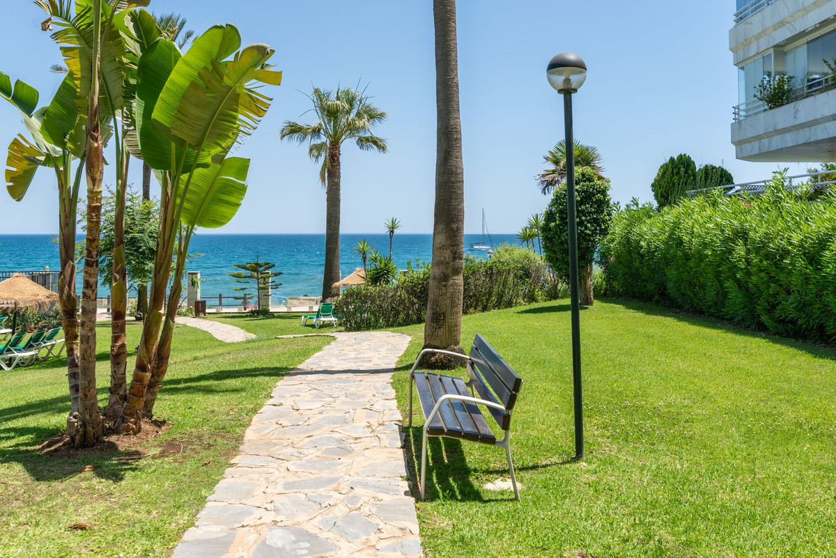 4 Bed Apartment for sale in Marbella Costa Del Sol, Málaga, Spain