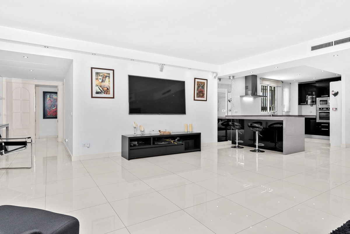 4 Bed Apartment for sale in Marbella Costa Del Sol, Málaga, Spain