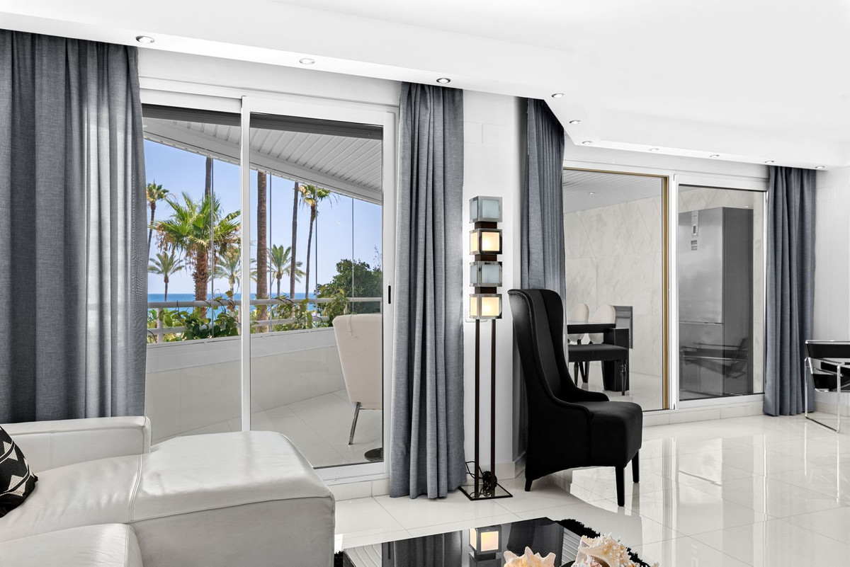 4 Bed Apartment for sale in Marbella Costa Del Sol, Málaga, Spain