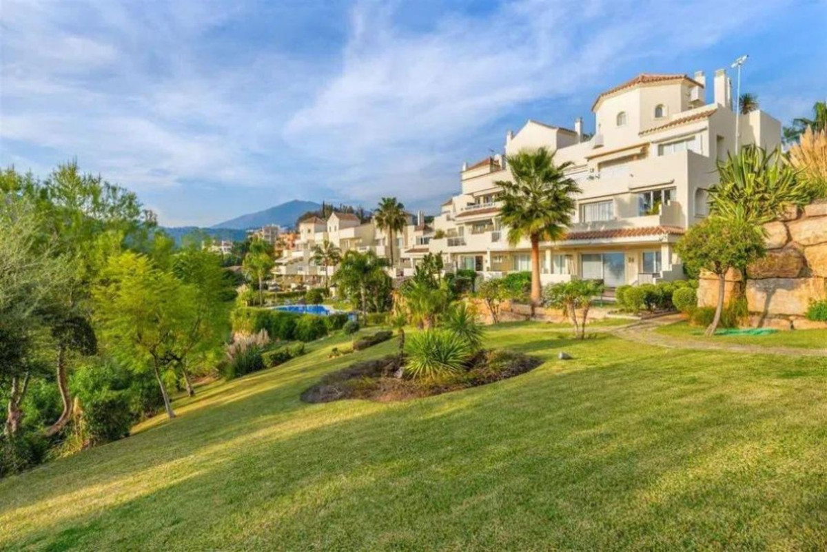 2 Bed Apartment for sale in Benahavís Costa Del Sol, Málaga, Spain