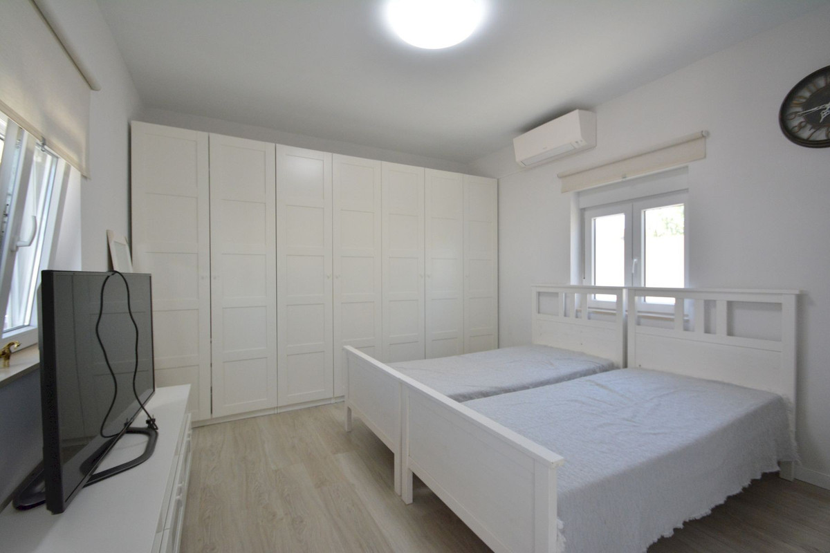 Se vende Villa - Chalet de 4 dormitorios en Costa Blanca, Alicante, España