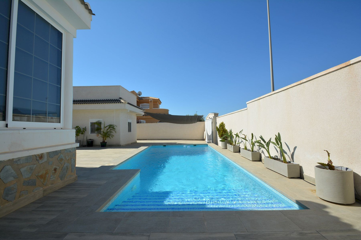 Se vende Villa - Chalet de 4 dormitorios en Costa Blanca, Alicante, España