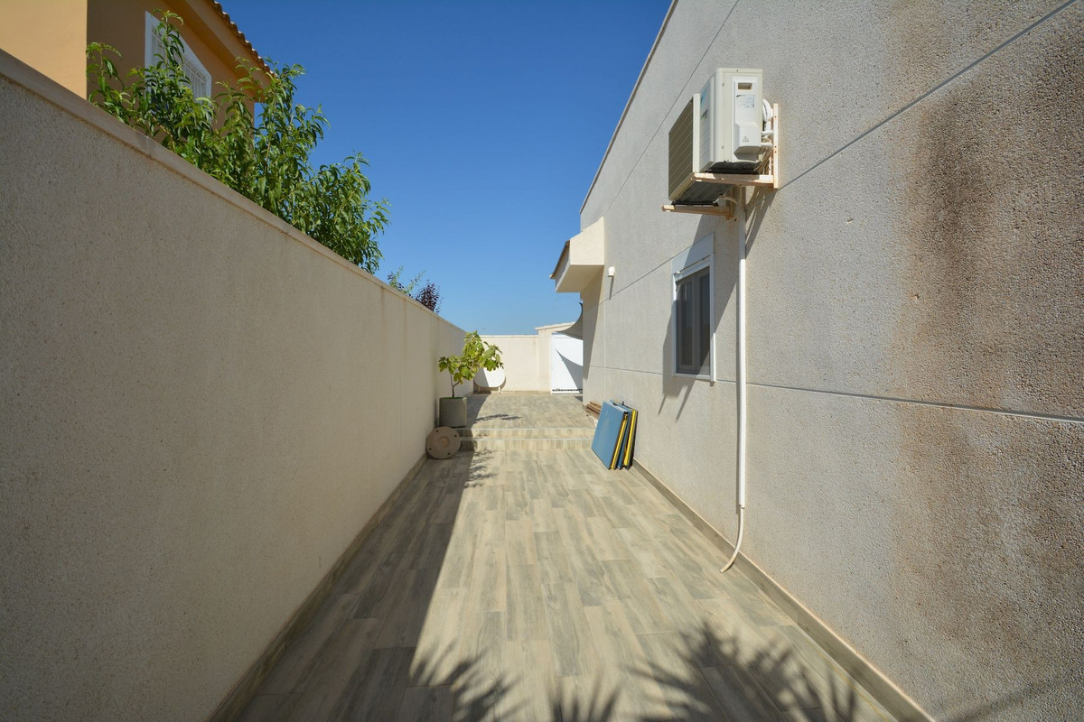 Se vende Villa - Chalet de 4 dormitorios en Costa Blanca, Alicante, España