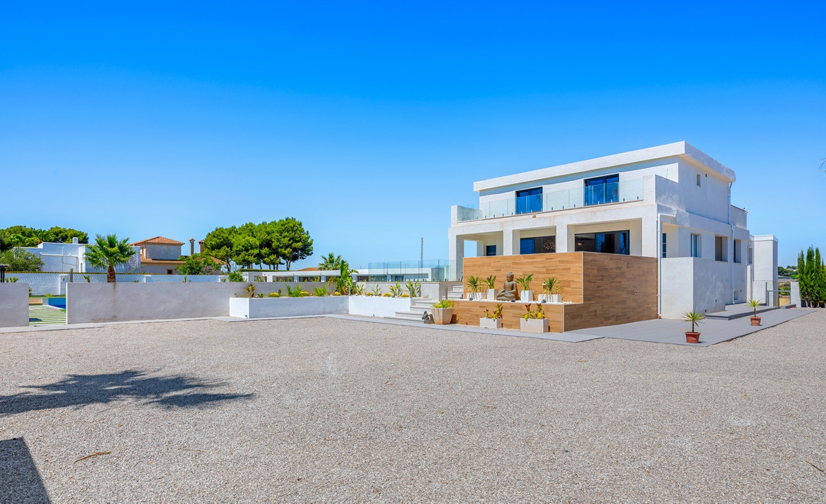 8 Bed Townhouse for sale in Los Montesinos Costa Blanca, Alicante, Spain