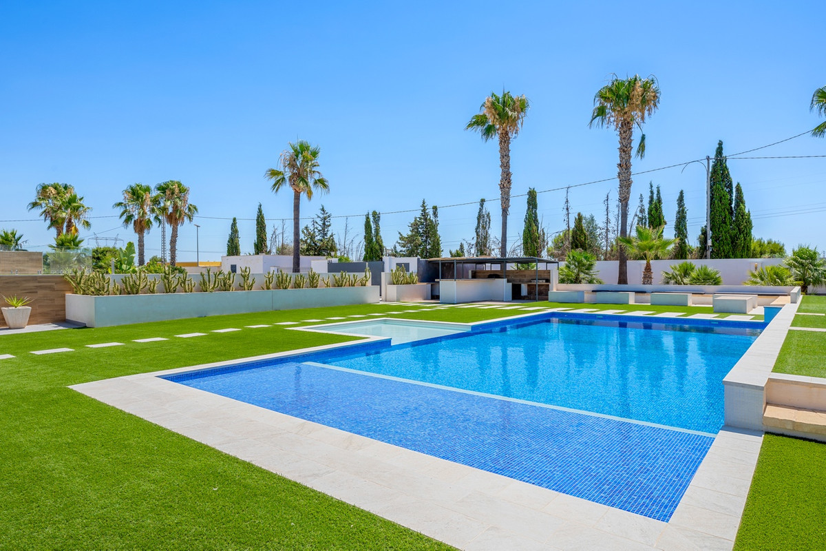 8 Bed Townhouse for sale in Los Montesinos Costa Blanca, Alicante, Spain