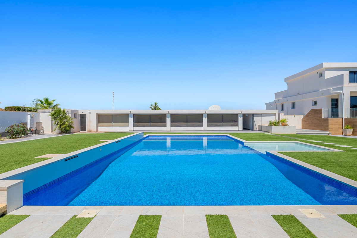 8 Bed Townhouse for sale in Los Montesinos Costa Blanca, Alicante, Spain