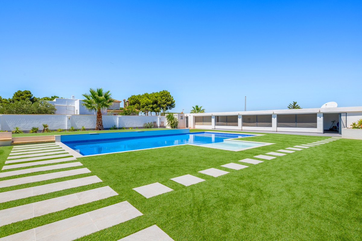 8 Bed Townhouse for sale in Los Montesinos Costa Blanca, Alicante, Spain
