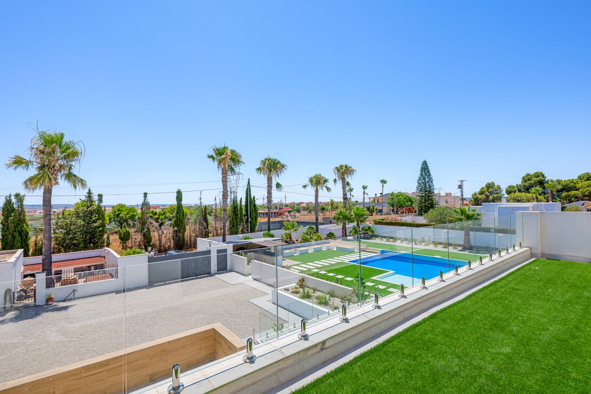 8 Bed Townhouse for sale in Los Montesinos Costa Blanca, Alicante, Spain
