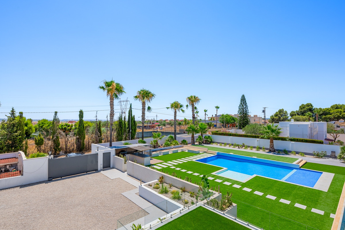 8 Bed Townhouse for sale in Los Montesinos Costa Blanca, Alicante, Spain