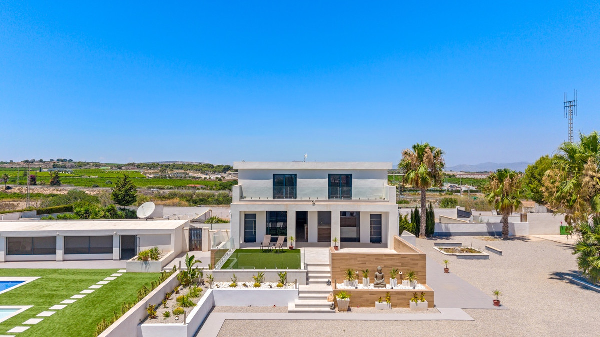 8 Bed Townhouse for sale in Los Montesinos Costa Blanca, Alicante, Spain