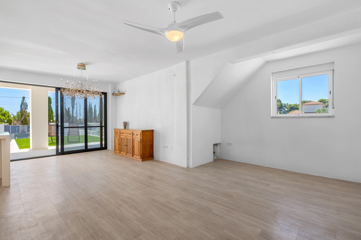 8 Bed Townhouse for sale in Los Montesinos Costa Blanca, Alicante, Spain