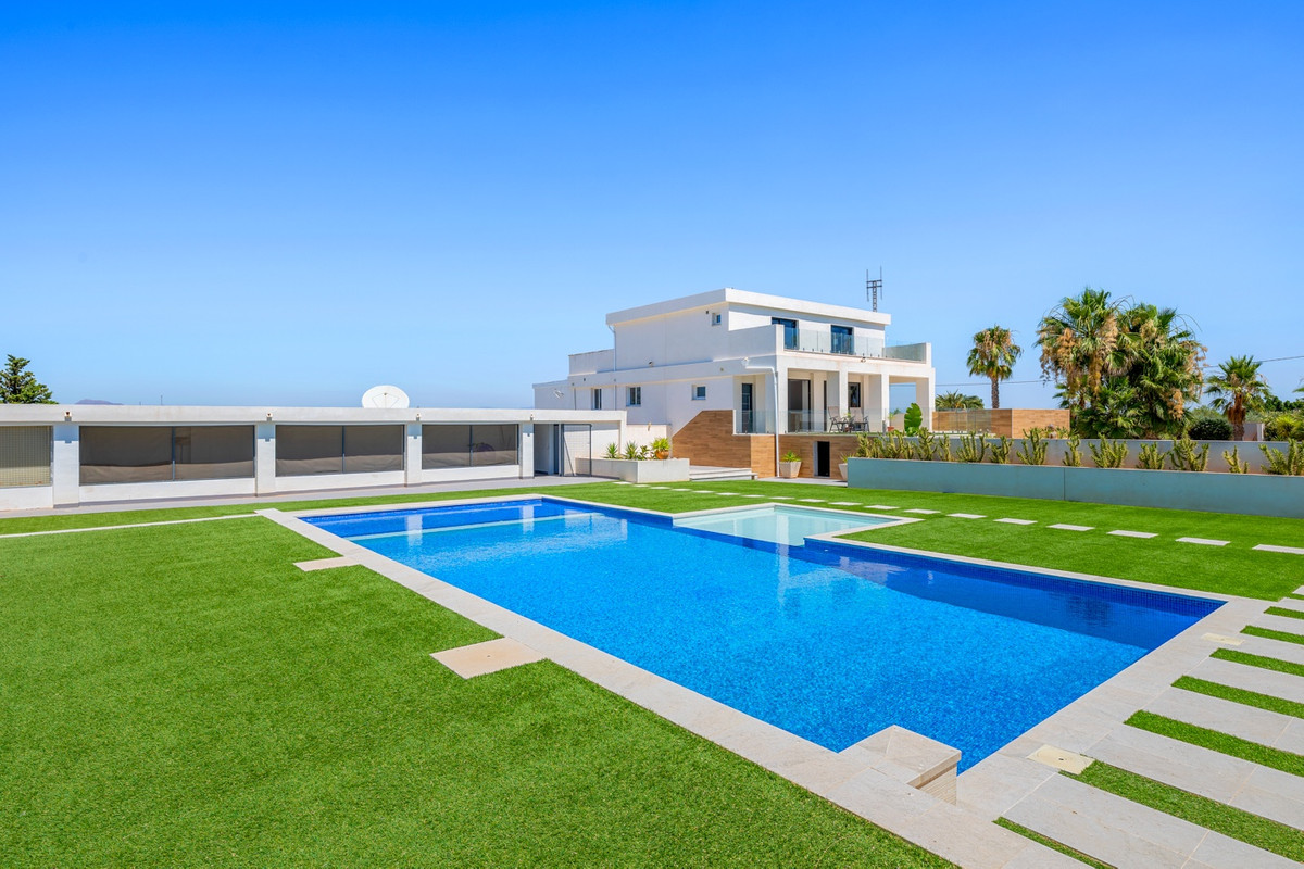 8 Bed Townhouse for sale in Los Montesinos Costa Blanca, Alicante, Spain