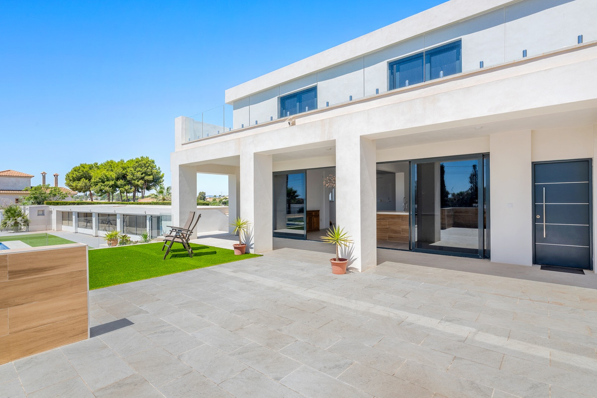 8 Bed Townhouse for sale in Los Montesinos Costa Blanca, Alicante, Spain