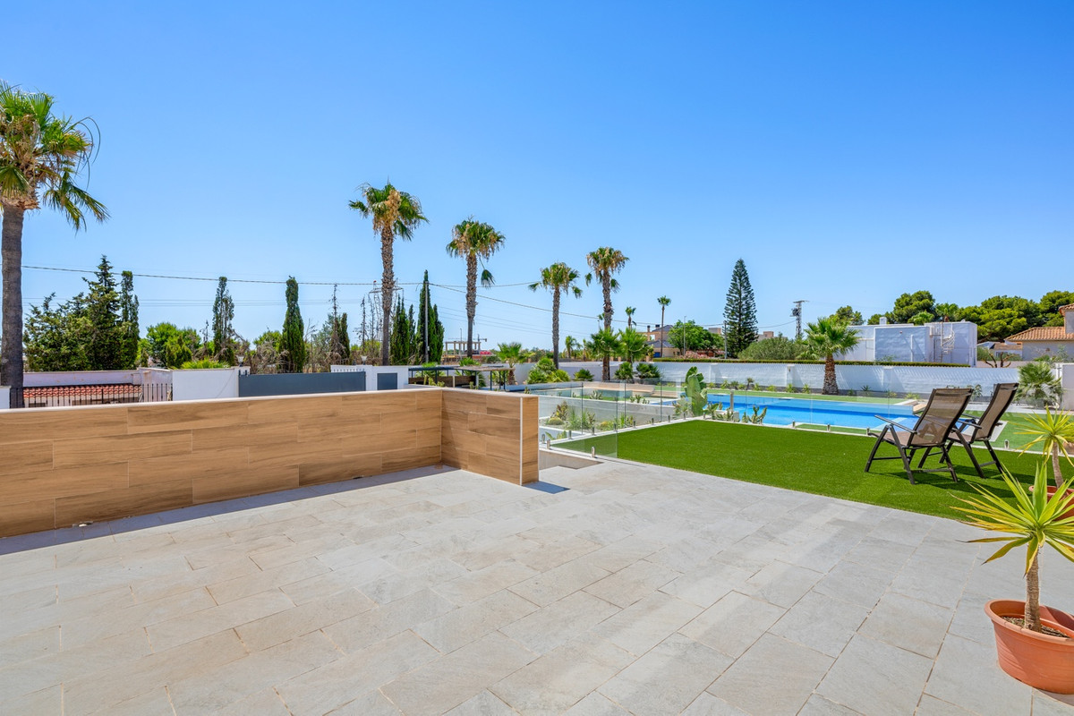 8 Bed Townhouse for sale in Los Montesinos Costa Blanca, Alicante, Spain