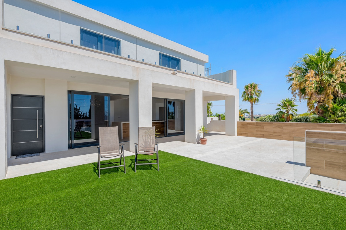 8 Bed Townhouse for sale in Los Montesinos Costa Blanca, Alicante, Spain