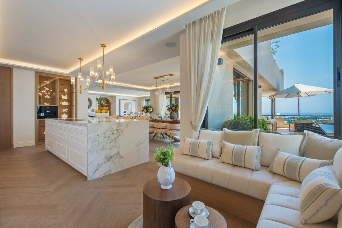 5 Bed Apartment for sale in Nueva Andalucía Costa Del Sol, Málaga, Spain