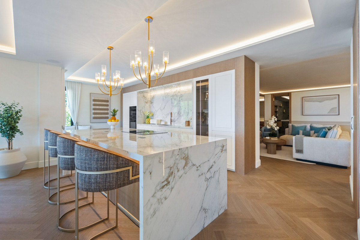 5 Bed Apartment for sale in Nueva Andalucía Costa Del Sol, Málaga, Spain