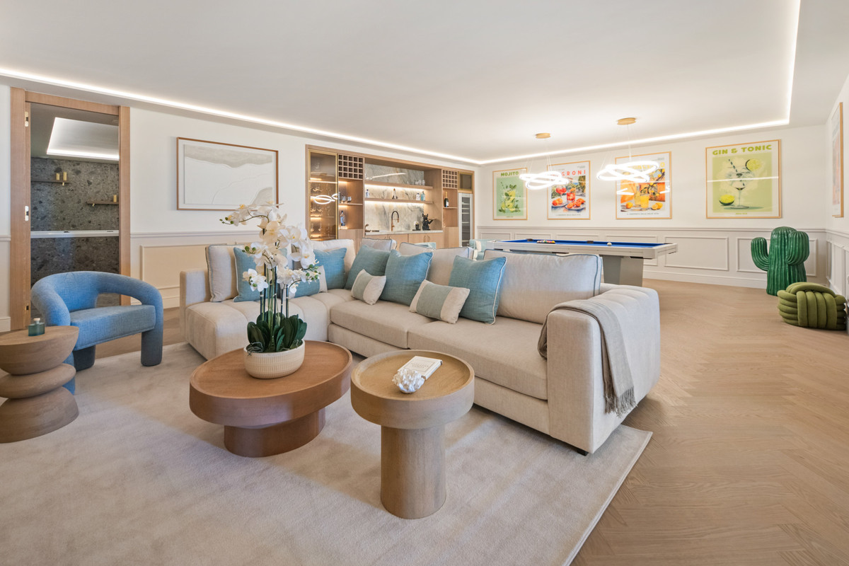 5 Bed Apartment for sale in Nueva Andalucía Costa Del Sol, Málaga, Spain