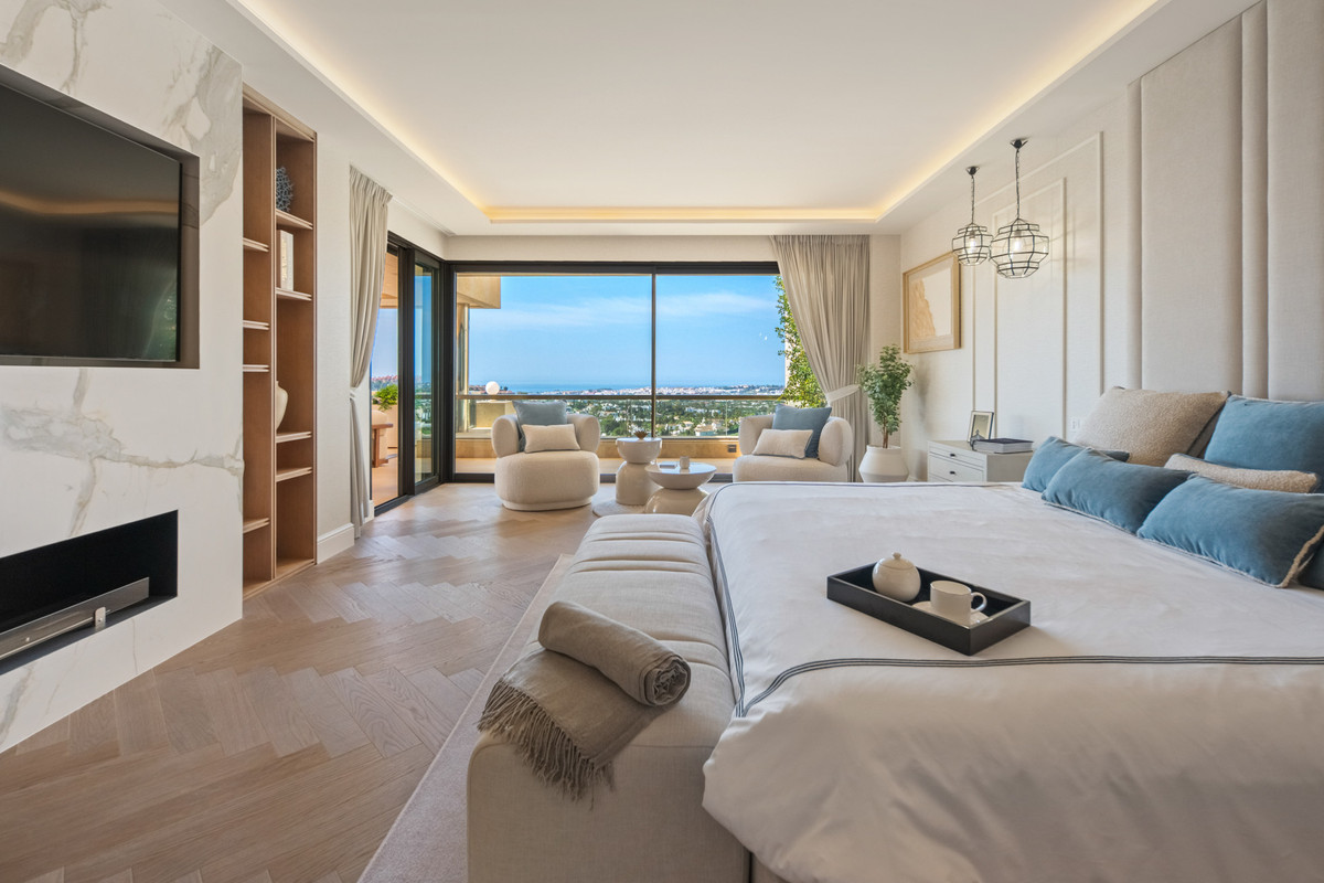 5 Bed Apartment for sale in Nueva Andalucía Costa Del Sol, Málaga, Spain