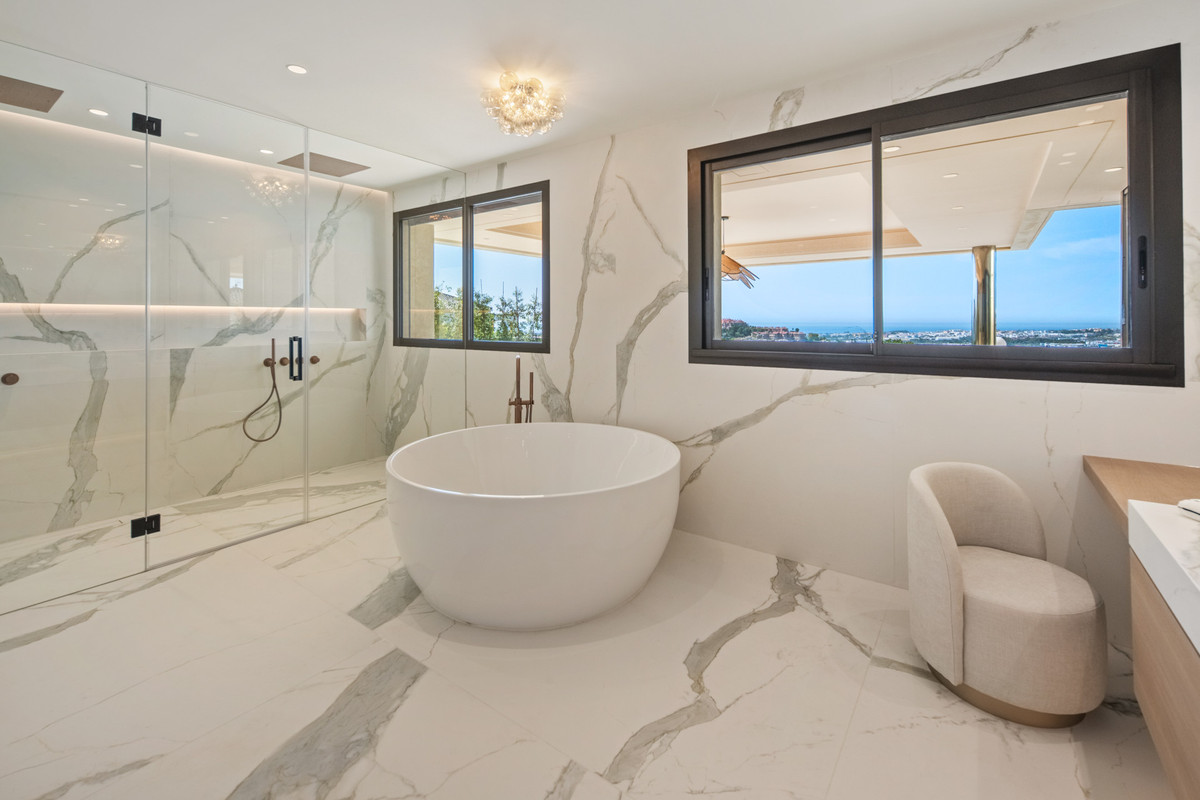 5 Bed Apartment for sale in Nueva Andalucía Costa Del Sol, Málaga, Spain