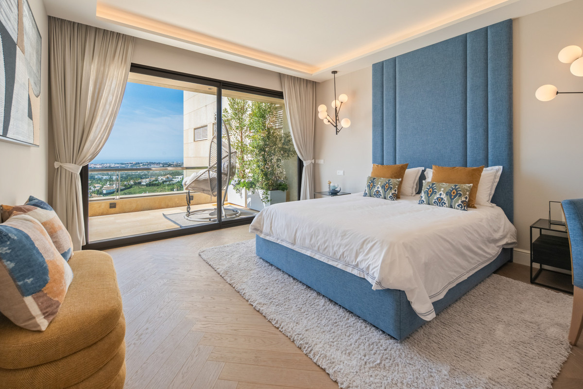 5 Bed Apartment for sale in Nueva Andalucía Costa Del Sol, Málaga, Spain