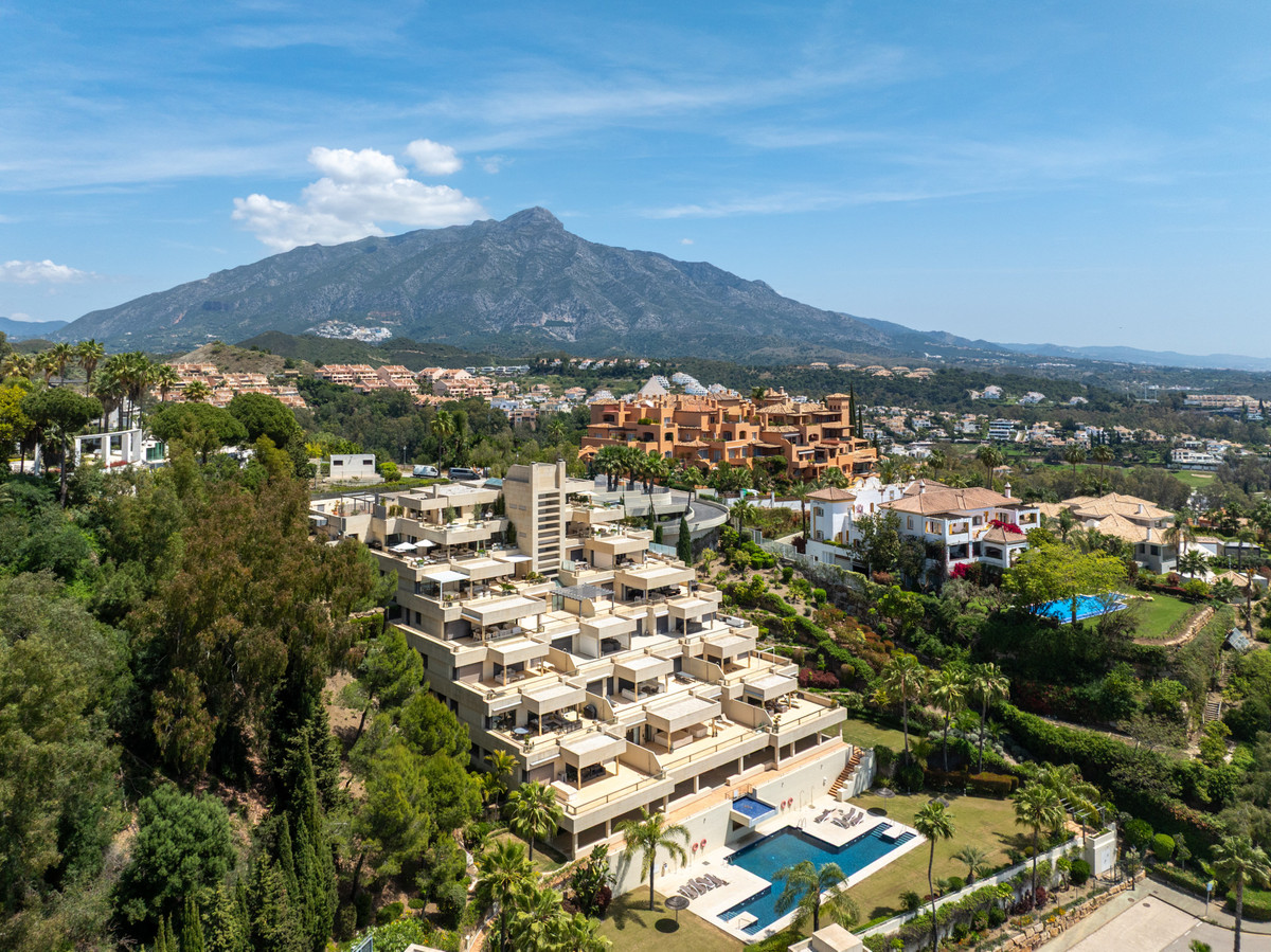 5 Bed Apartment for sale in Nueva Andalucía Costa Del Sol, Málaga, Spain