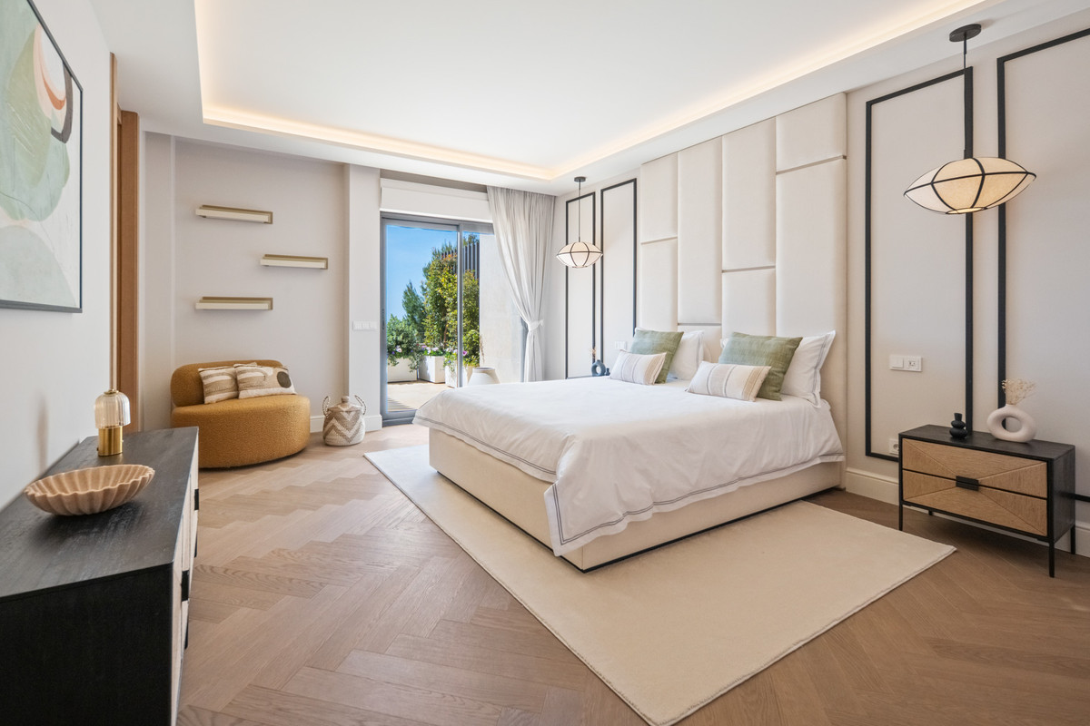 5 Bed Apartment for sale in Nueva Andalucía Costa Del Sol, Málaga, Spain