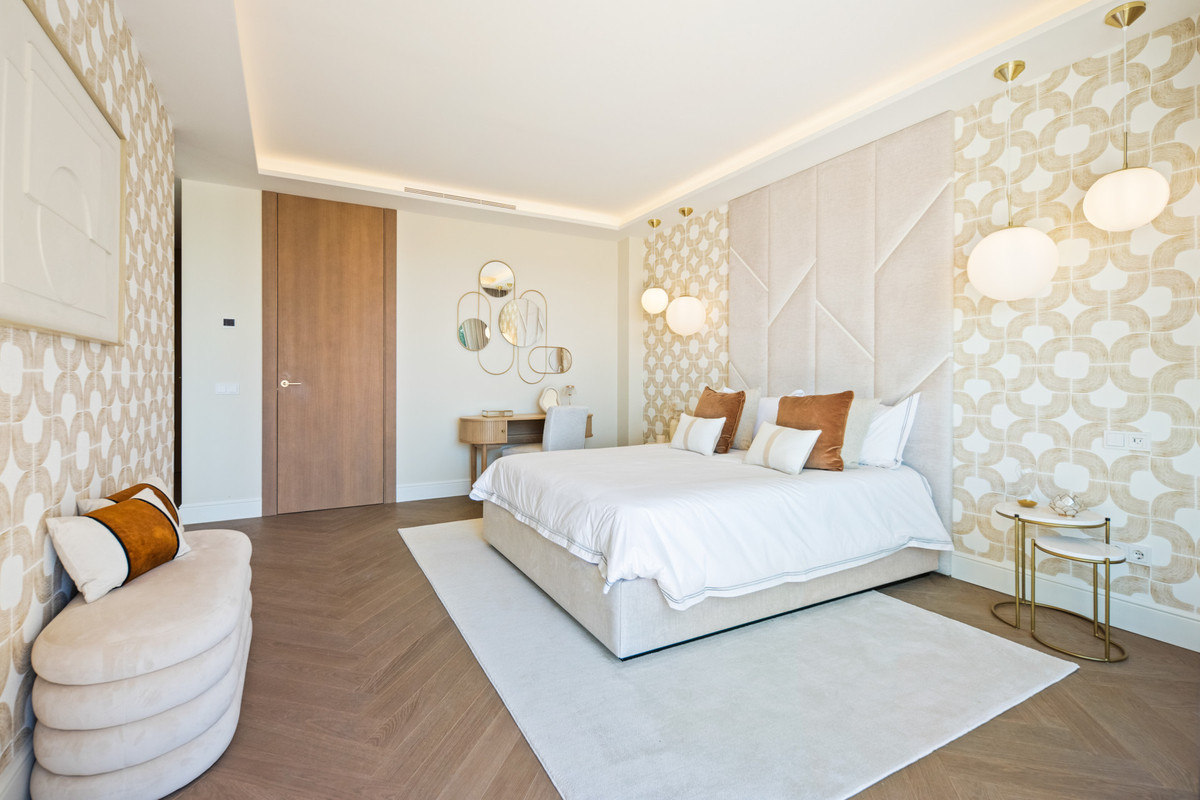 5 Bed Apartment for sale in Nueva Andalucía Costa Del Sol, Málaga, Spain