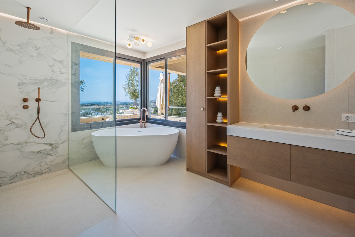 5 Bed Apartment for sale in Nueva Andalucía Costa Del Sol, Málaga, Spain