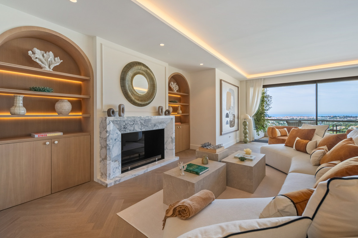 5 Bed Apartment for sale in Nueva Andalucía Costa Del Sol, Málaga, Spain