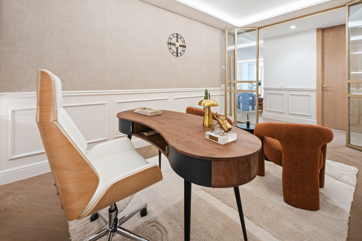 5 Bed Apartment for sale in Nueva Andalucía Costa Del Sol, Málaga, Spain
