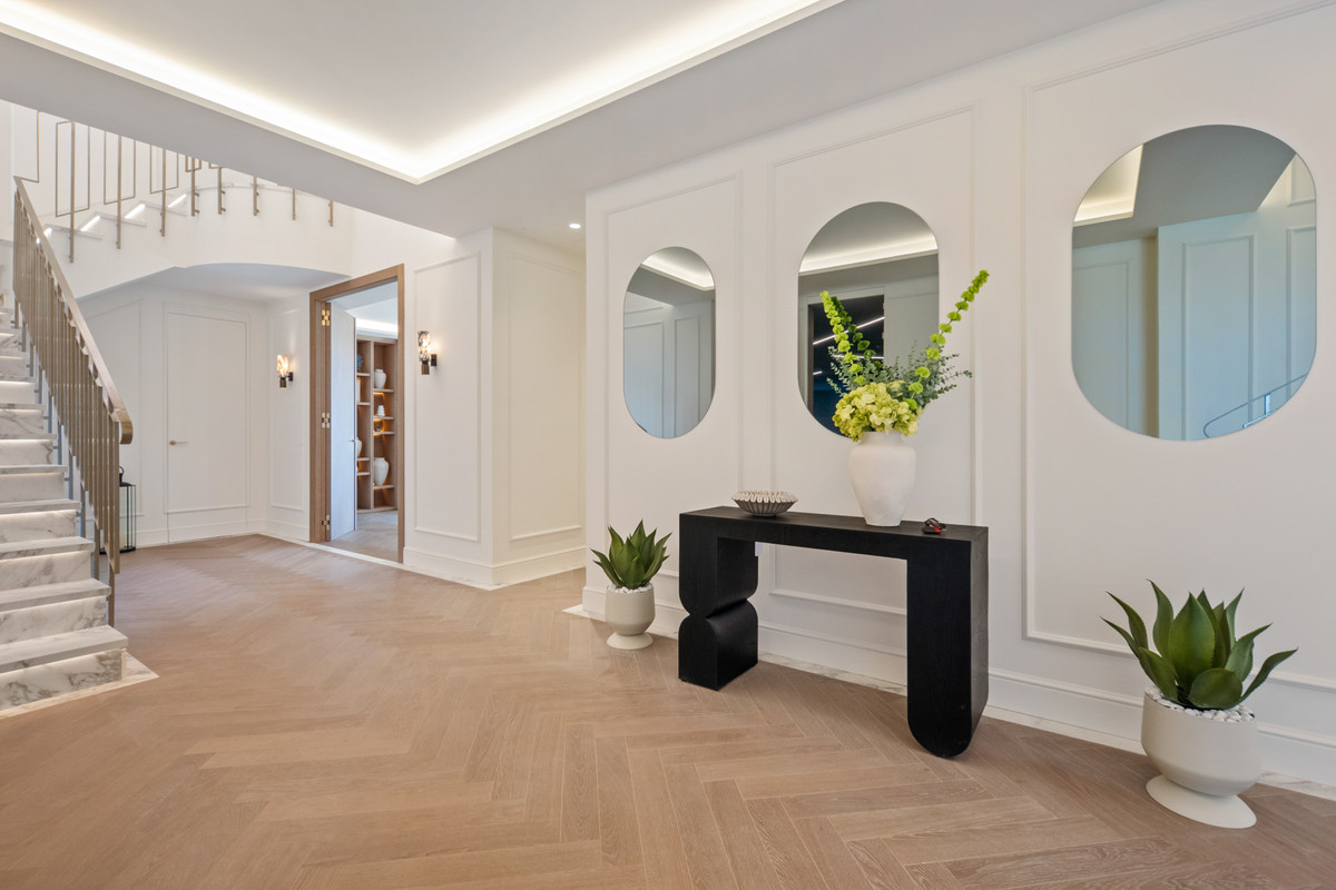 5 Bed Apartment for sale in Nueva Andalucía Costa Del Sol, Málaga, Spain