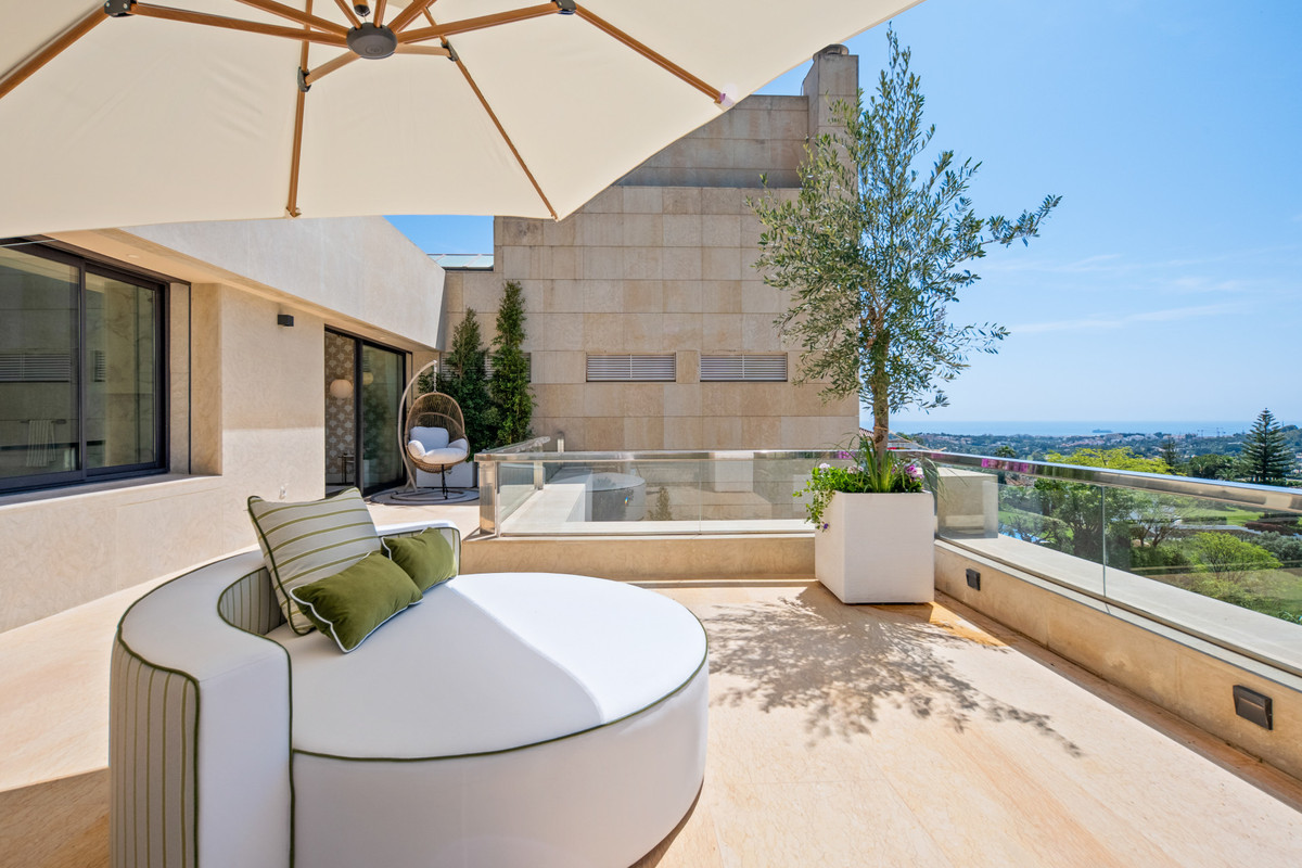5 Bed Apartment for sale in Nueva Andalucía Costa Del Sol, Málaga, Spain