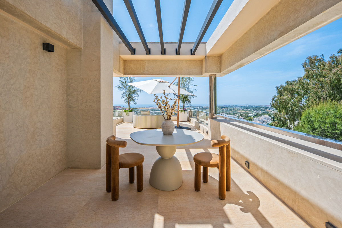 5 Bed Apartment for sale in Nueva Andalucía Costa Del Sol, Málaga, Spain