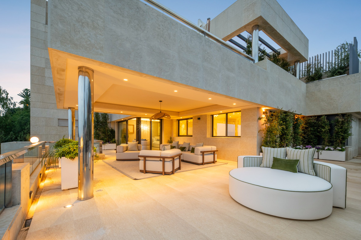 5 Bed Apartment for sale in Nueva Andalucía Costa Del Sol, Málaga, Spain