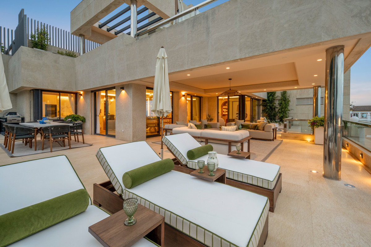 5 Bed Apartment for sale in Nueva Andalucía Costa Del Sol, Málaga, Spain