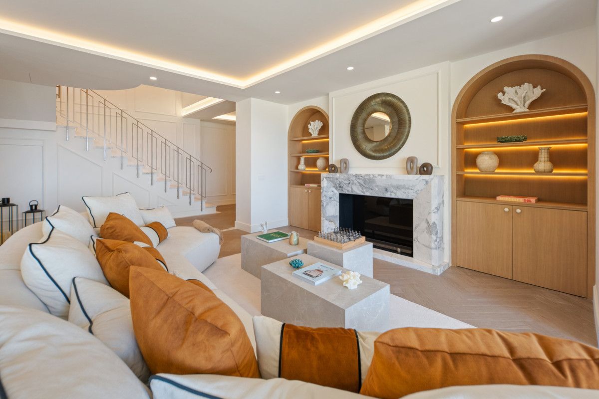 5 Bed Apartment for sale in Nueva Andalucía Costa Del Sol, Málaga, Spain