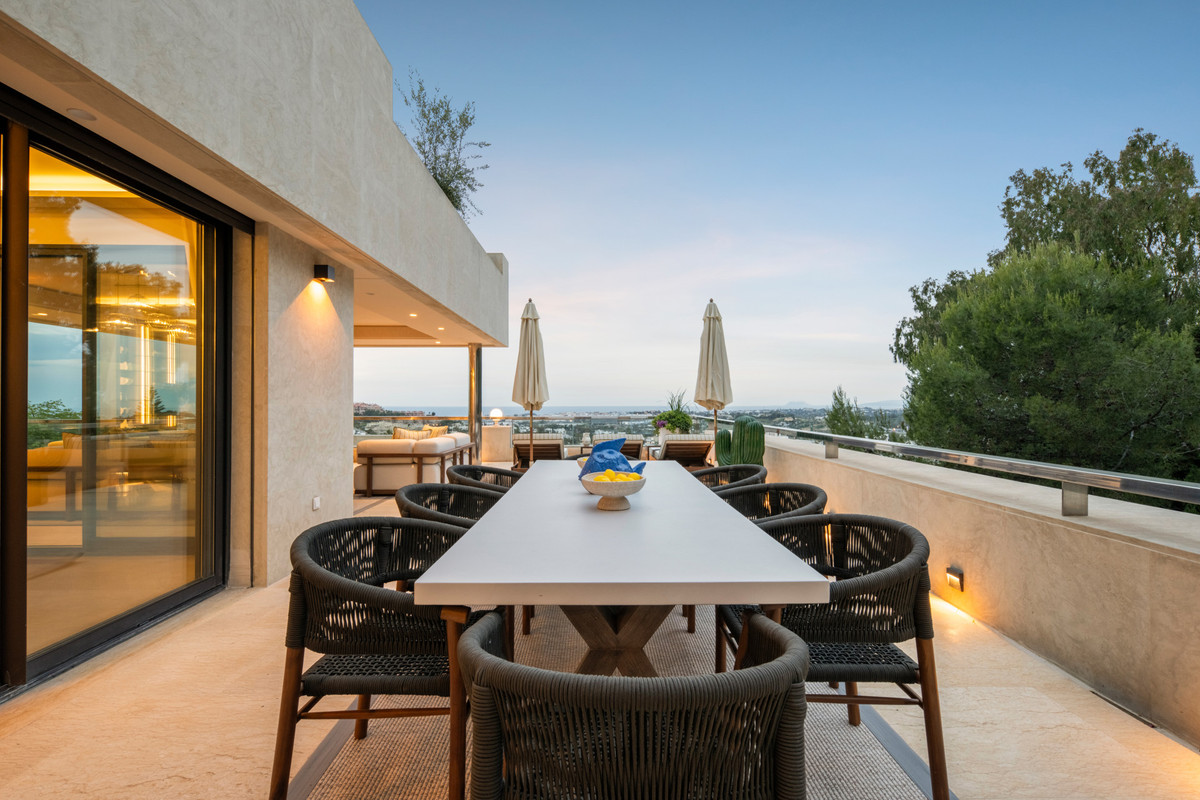 5 Bed Apartment for sale in Nueva Andalucía Costa Del Sol, Málaga, Spain
