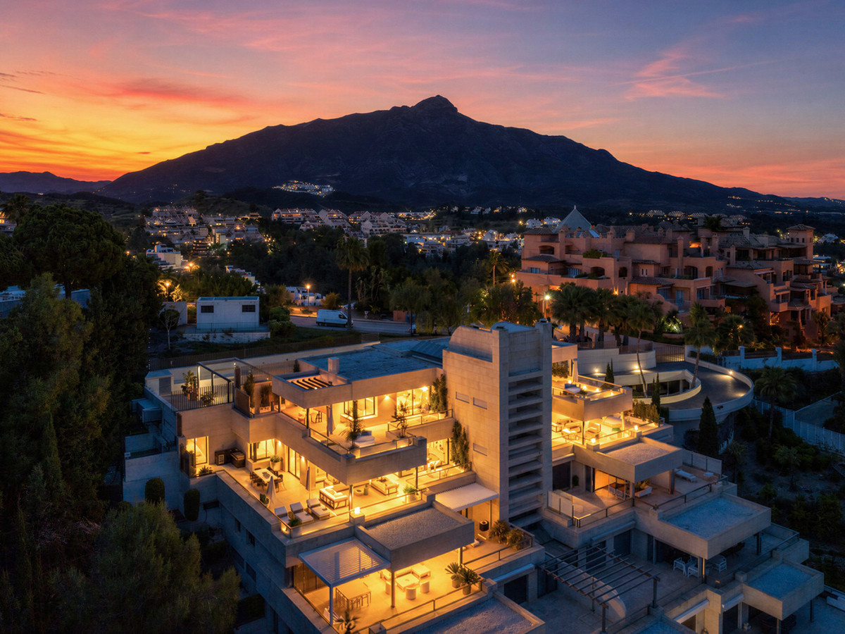5 Bed Apartment for sale in Nueva Andalucía Costa Del Sol, Málaga, Spain
