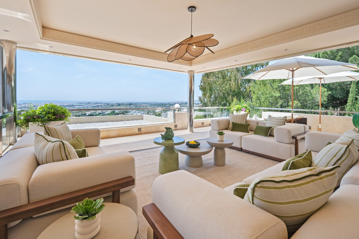 5 Bed Apartment for sale in Nueva Andalucía Costa Del Sol, Málaga, Spain