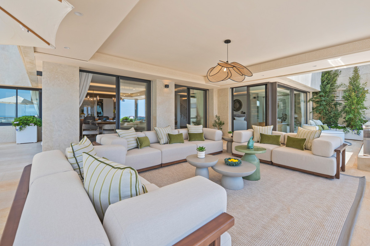 5 Bed Apartment for sale in Nueva Andalucía Costa Del Sol, Málaga, Spain